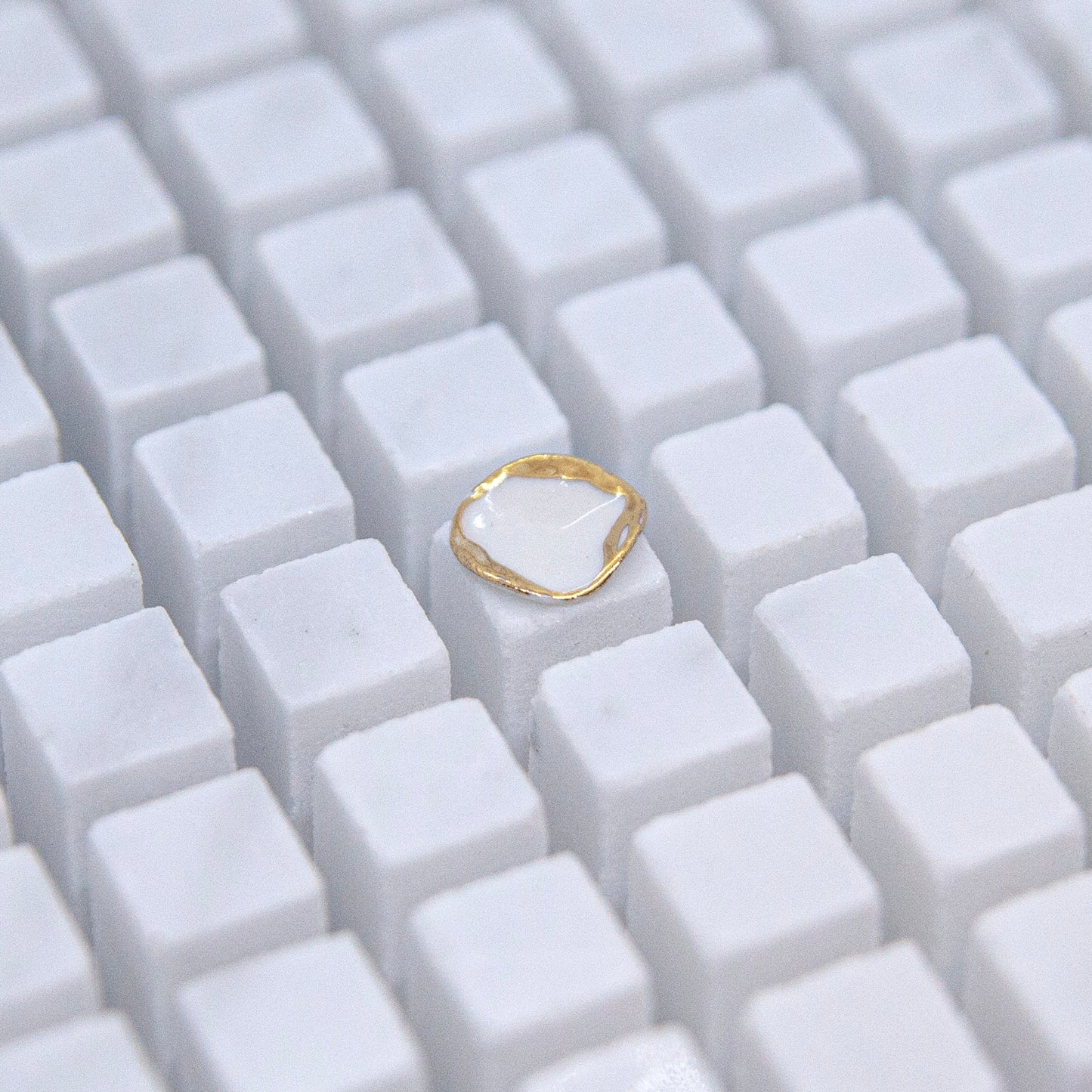 FROST - øredobber hvit