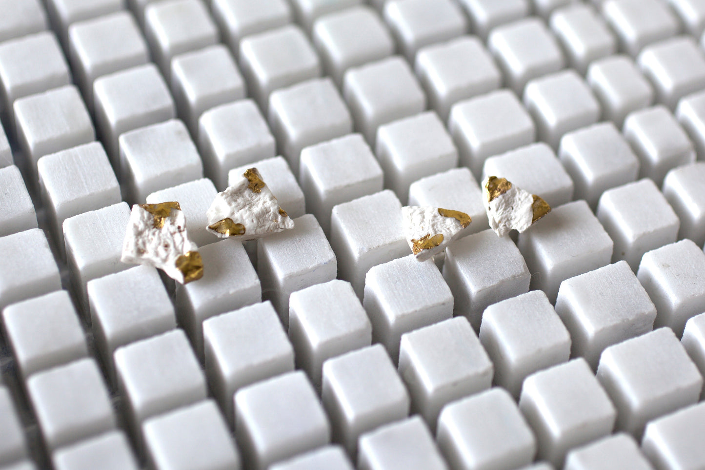 SKJÆR - øredobber hvit